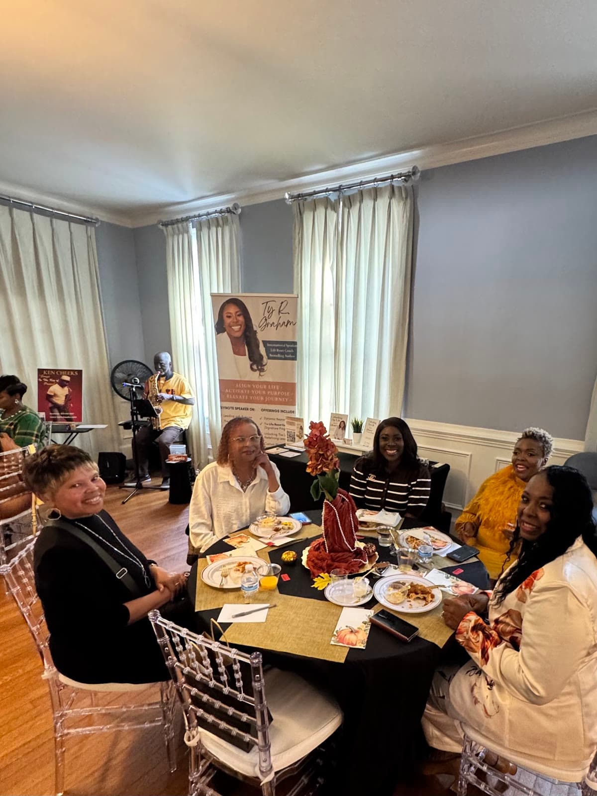 LIPSC members gathered around the table at a dinner event